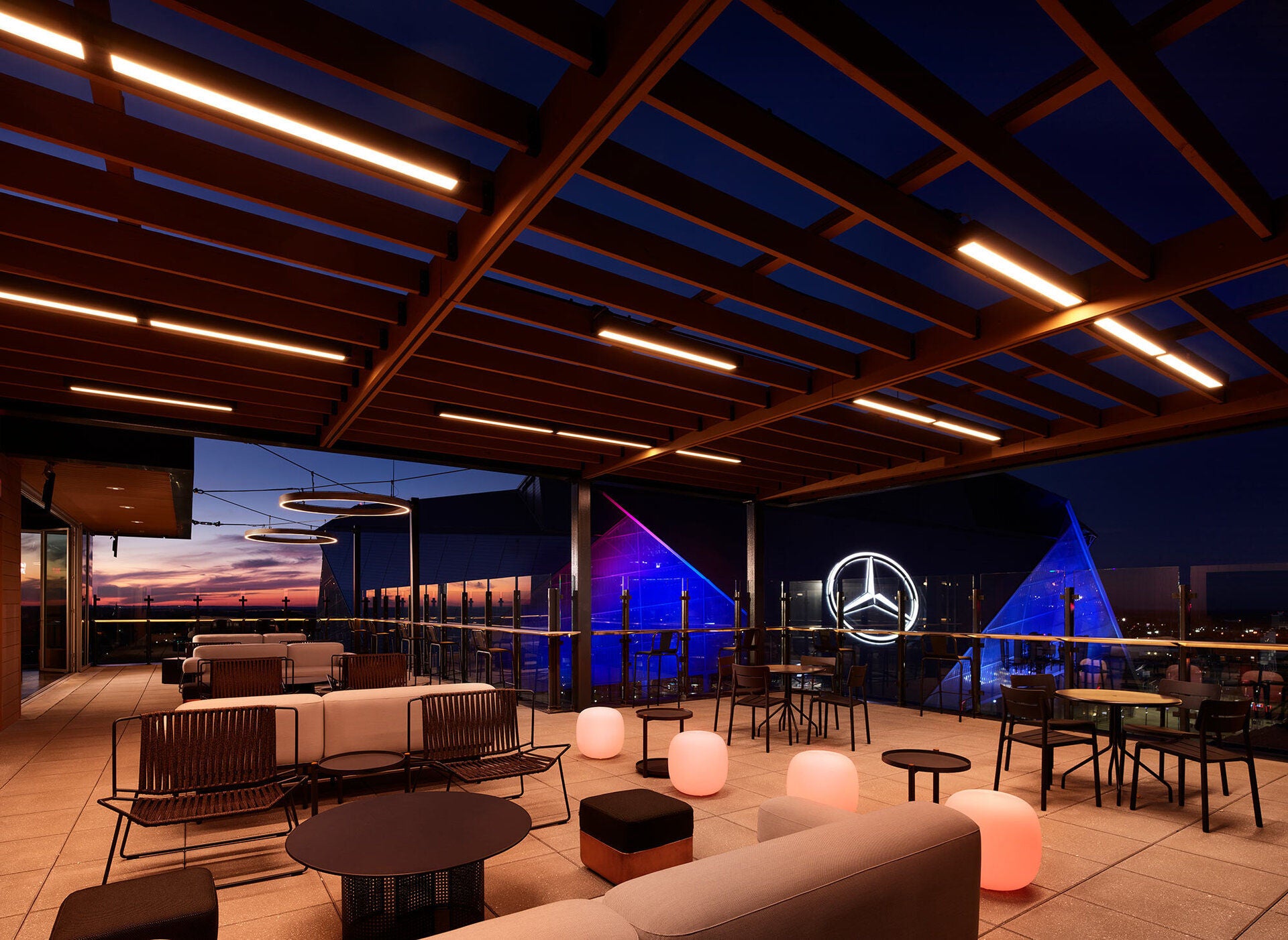 【レア盤/ネオソウル】The Rooftop 「A Live Shot」CVH RT60 Atlanta Rooftop Bar | Reverb Hotel Atlanta